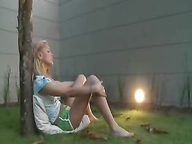 Голая писька 18-ти летней девушки крупным планом