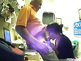 Отсосала сотруднику в офисе