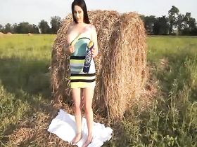 Русский фистинг в поле