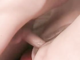 Мамаша делает минетик своему сынку и стонет