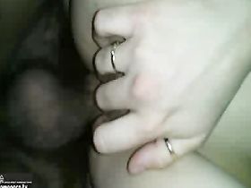 Мохнатые яйца долбятся о промежность супруги