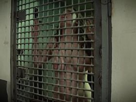 Мужик поиздевался над милфой в стиле БДСМ, нацепив на титьки прищепки