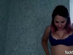 Соска в черных чулках разрешила накончать ей в вагину в конце полового акта