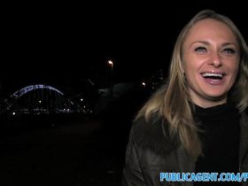 Мужик подарил телке розу, дал ей денег и отымел по полной в киску